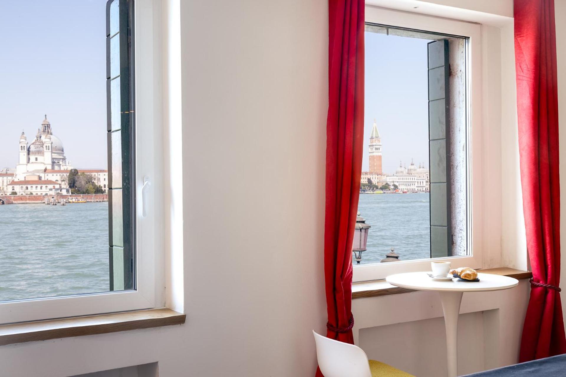 3 Windows On St Mark - Waterfront Apartment Венеція Екстер'єр фото