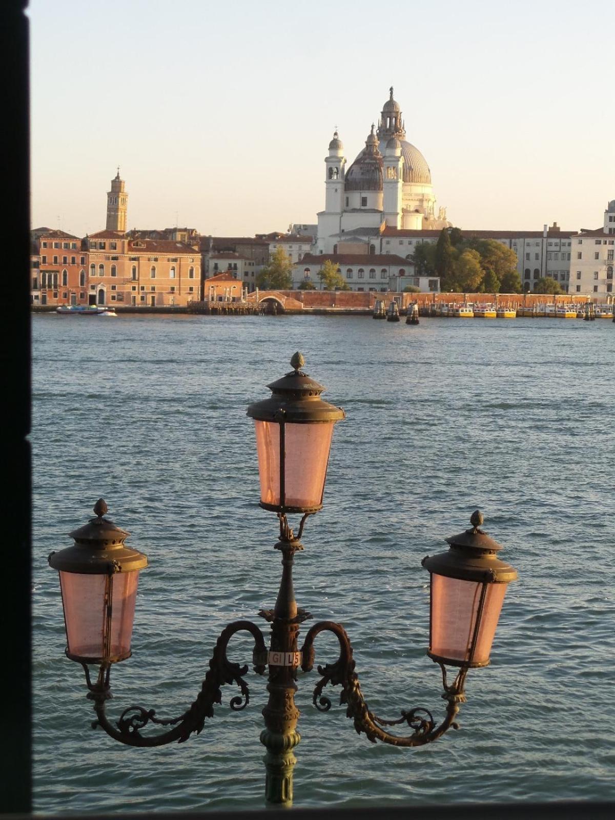 3 Windows On St Mark - Waterfront Apartment Венеція Екстер'єр фото