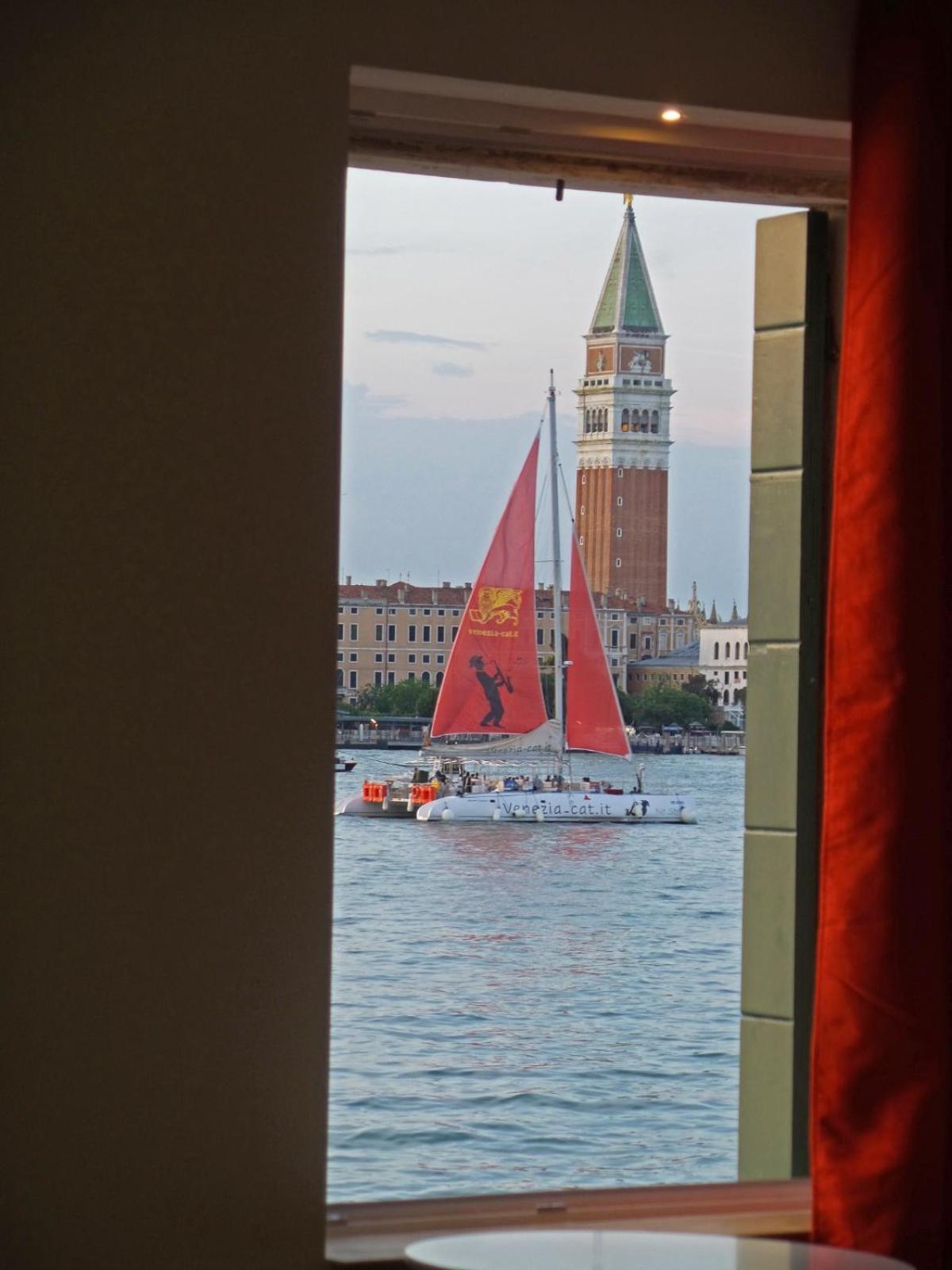 3 Windows On St Mark - Waterfront Apartment Венеція Екстер'єр фото