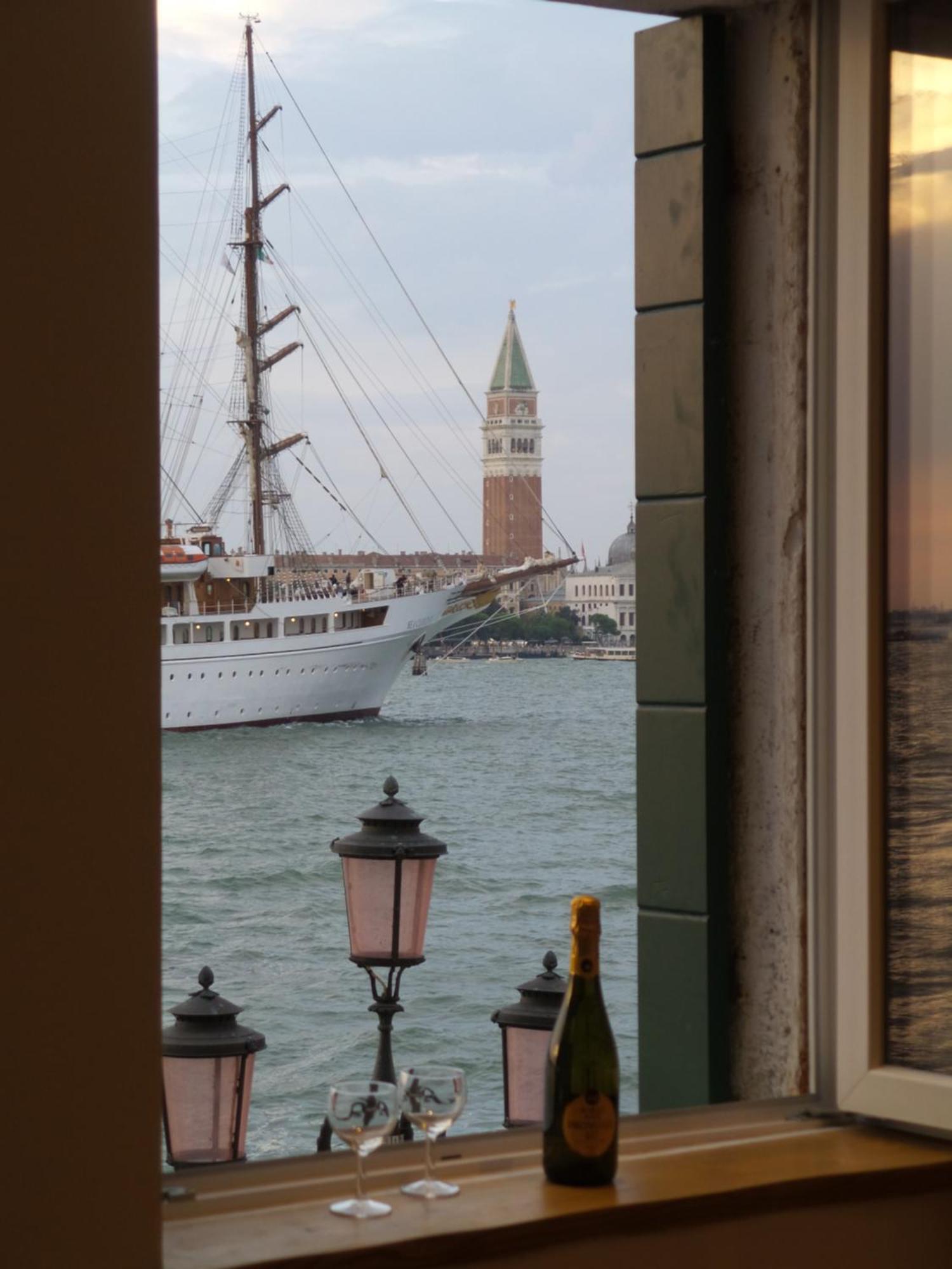3 Windows On St Mark - Waterfront Apartment Венеція Екстер'єр фото